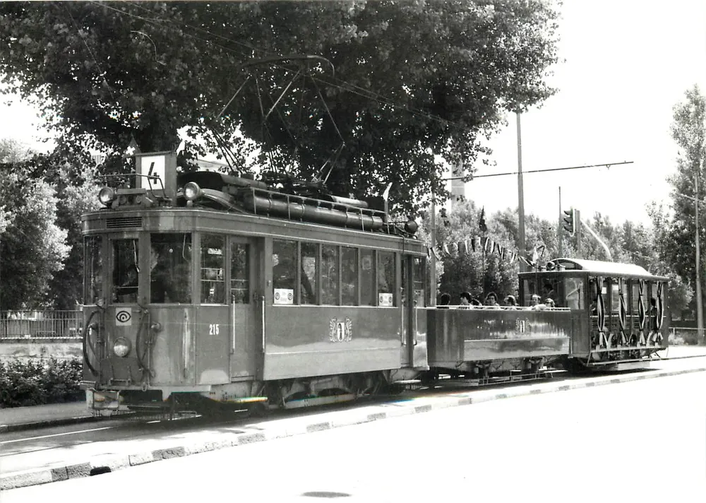 Tramway de Bâle — Tram 2/2 215 (1933) et Sommerwagen B² 1077 (1905) — Ernst & Lauxwiler Verlag - Recto