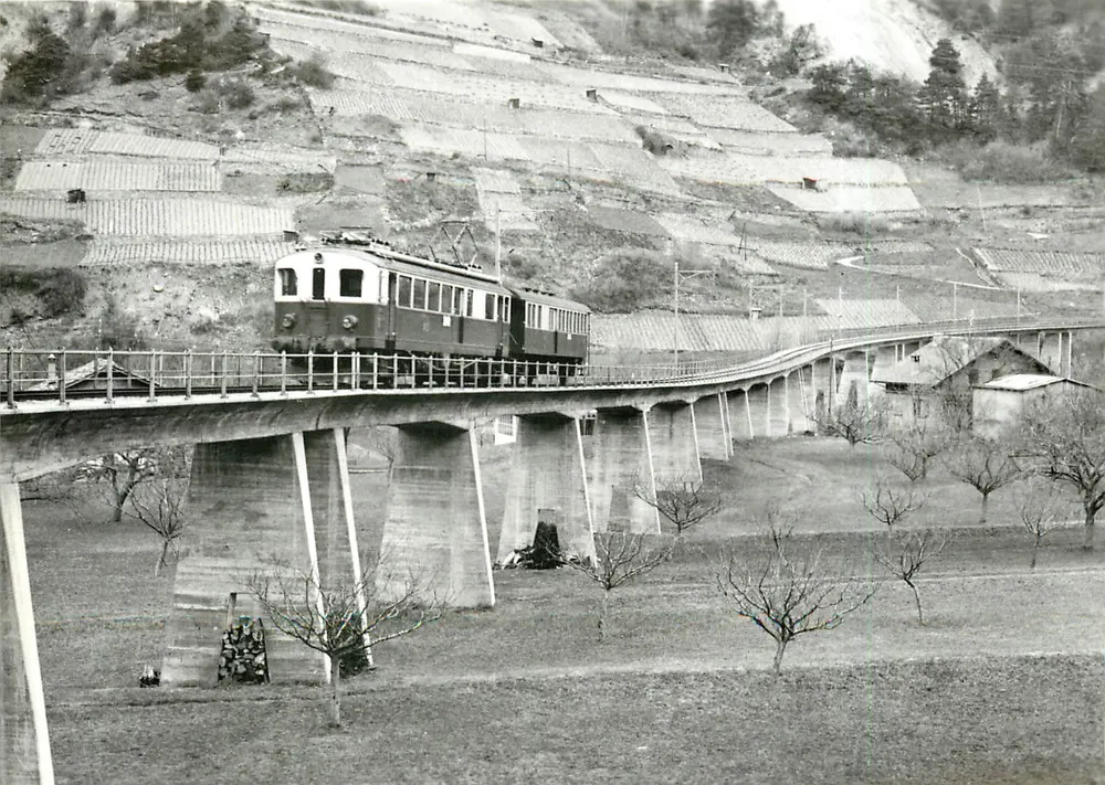ले चाब्ले के रेलवे लाइन पर पुल — 13 अप्रैल 1963 — एर्नस्ट एंड लूटविलर वर्लैग - आगे
