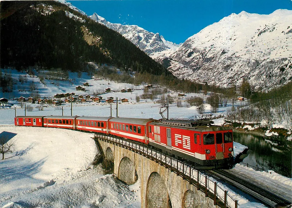 Train de la Furka-Oberalp-Bahn — Fiesch, Suisse — Photo Klapfenstein n°43796 - Recto