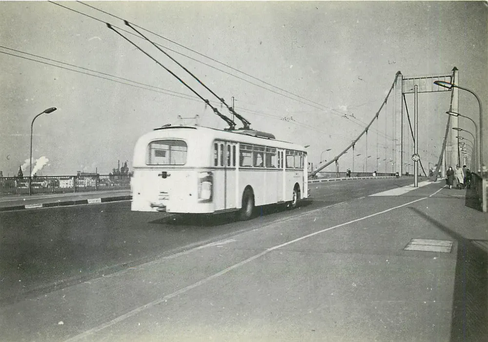 Ônibus n°2 — Fábrica Uerdingen, modelo ÜH III/s — editor K.F. Hagenbuch, Duisburg - Frente