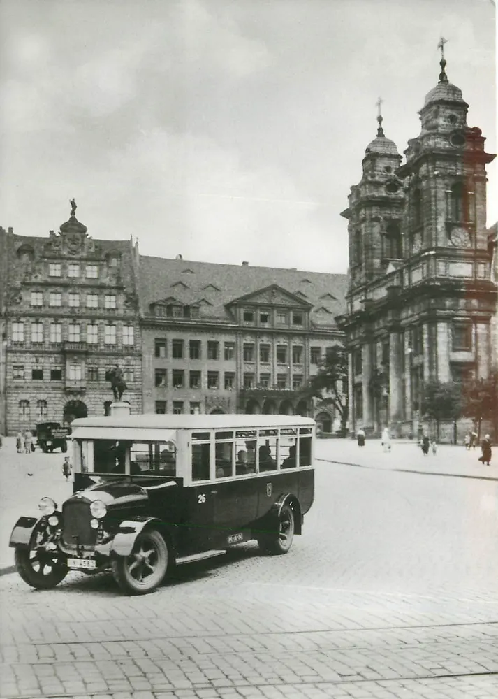 Nürnberg - Omnibus Nieder rahmen Nr. 26 — linha Norte-Sul, diante da igreja Egidiën — editor Verlag Fritz Lauterbach, n° 2727 - Frente