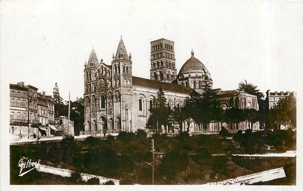 Angoulême — Die Kathedrale (11. Jahrhundert). Mon. Hist. — Edition A. Gilbert, Souleac-sur-Mer und Jarnac - Vorderseite
