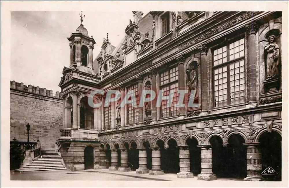 La Rochelle - Das Rathaus - Fassade zum Innenhof — Verlag Real-Photo P. Strasbourg, Nr. 19 - Vorderseite