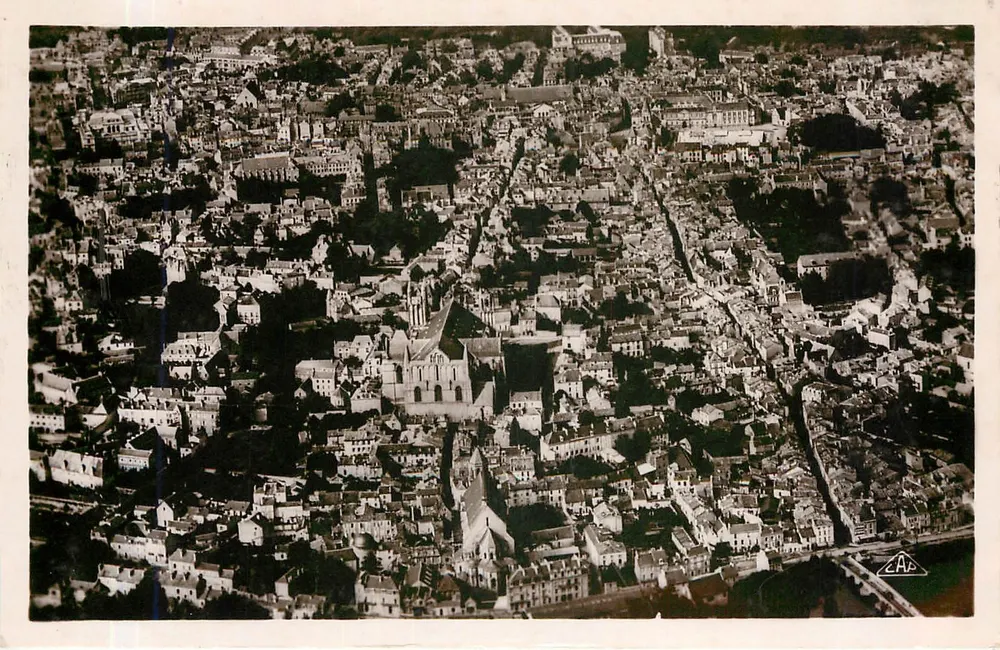 Poitiers — Vista aérea — "Real-Photo" C.P. Strasbourg - Frente