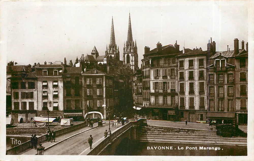 Bayonne. De Pont Marengo — uitzicht met kerk en gebouwen — Tito - Voorkant