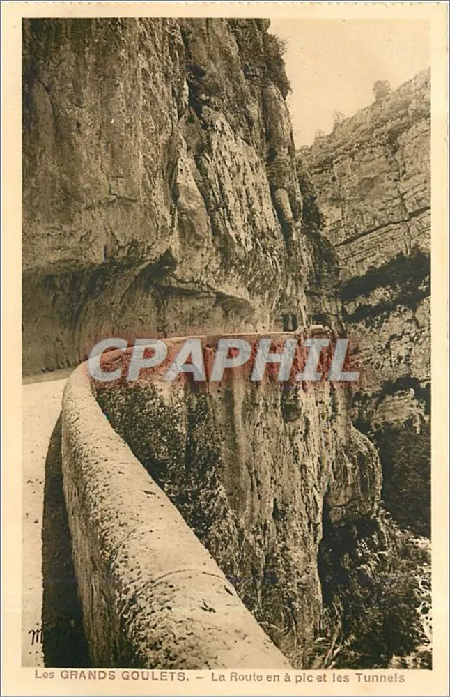 Die GRANDS GOULETS — Die steile Straße und die Tunnel - Vorderseite