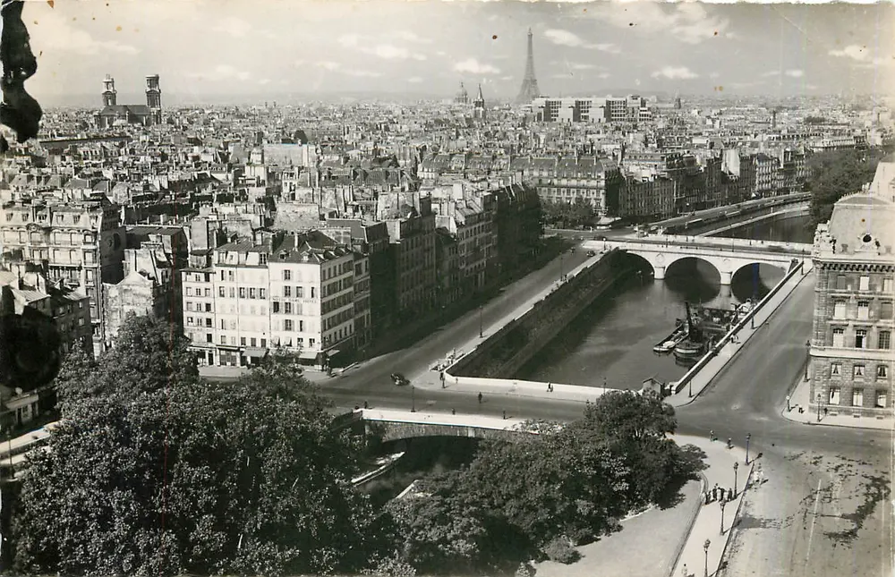 Paris - Perspectiva sobre a Sena — GALEF, 30 Rue Chapon — n°12 - Frente