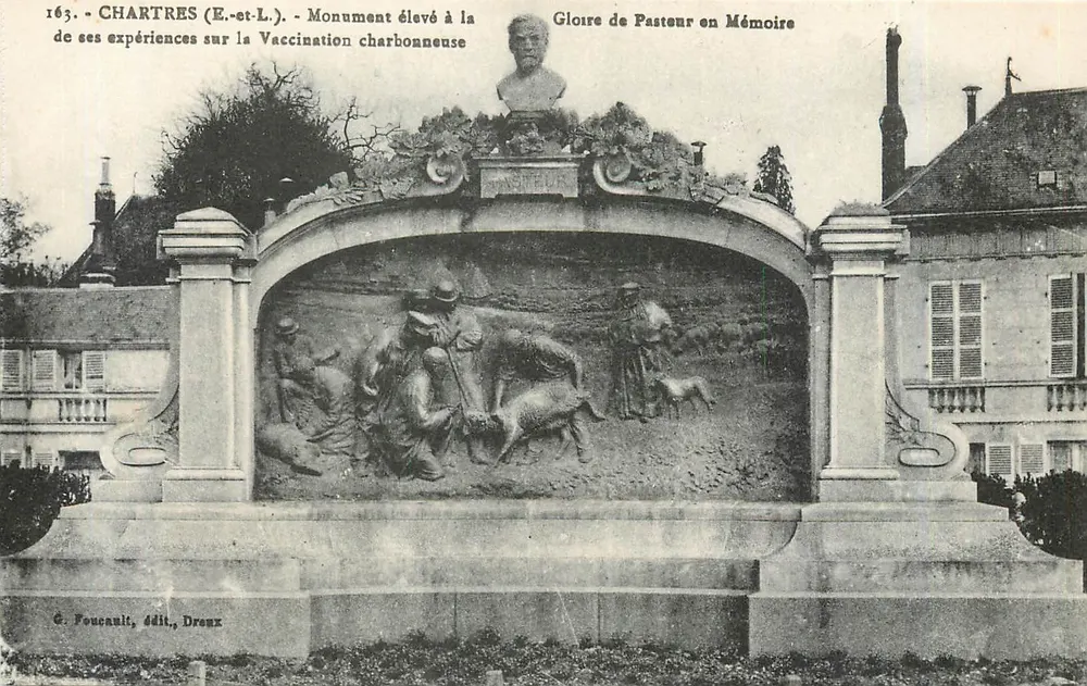 Chartres (E.-et-L.) - Monument elevado em homenagem a Pasteur em memória de suas experiências sobre a vacinação contra a carbúncula — G. Foucault, editor, Dreux - Frente