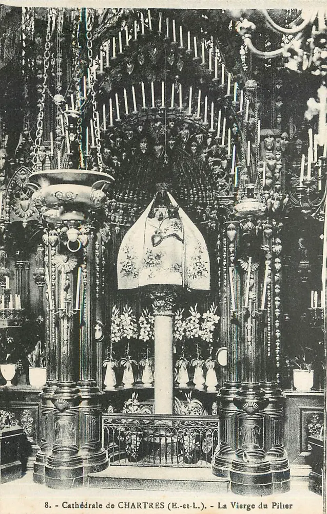 Catedral de CHARTRES (E.-et-L.) - A Virgem do Pilar - Frente