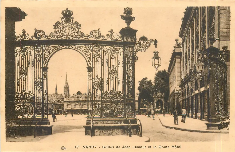NANCY - Grilles de Jean Lamour et le Grand Hôtel - Recto