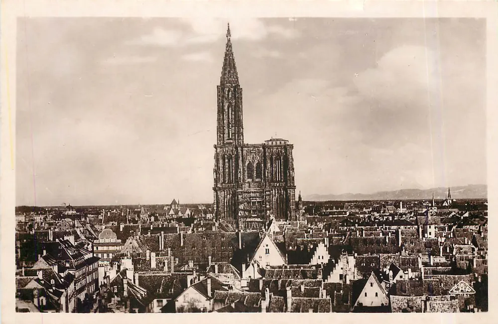 Strasbourg — Vista geral — "Real-Photo" C. M. P. Strasbourg - Frente
