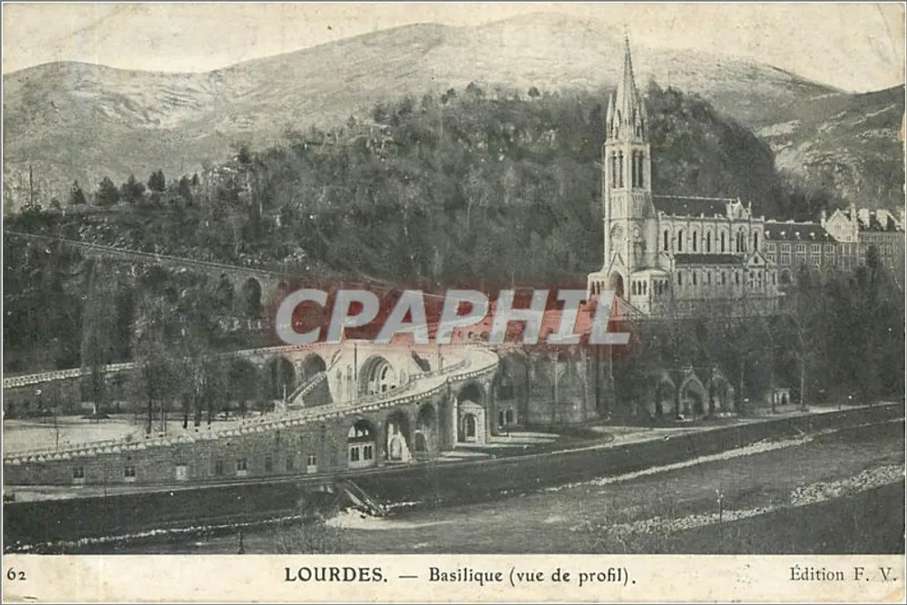 LOURDES — Basílica (vista de perfil) — Edição F. V. n° 62 - Frente