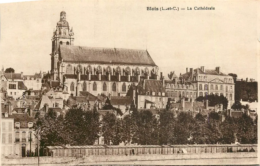 Blois (L.-et-C.) — A Catedral - Frente