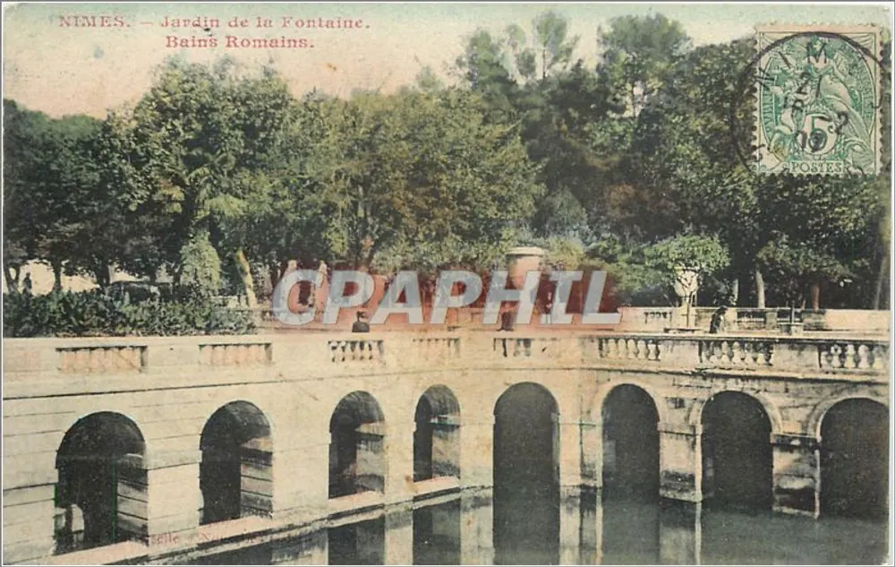 Nîmes — Garten der Fontaine. Römische Bäder - Vorderseite
