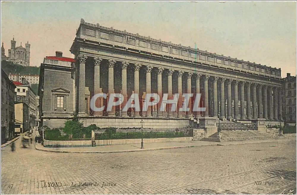 Lyon — O Palácio de Justiça — ND Phot - Frente