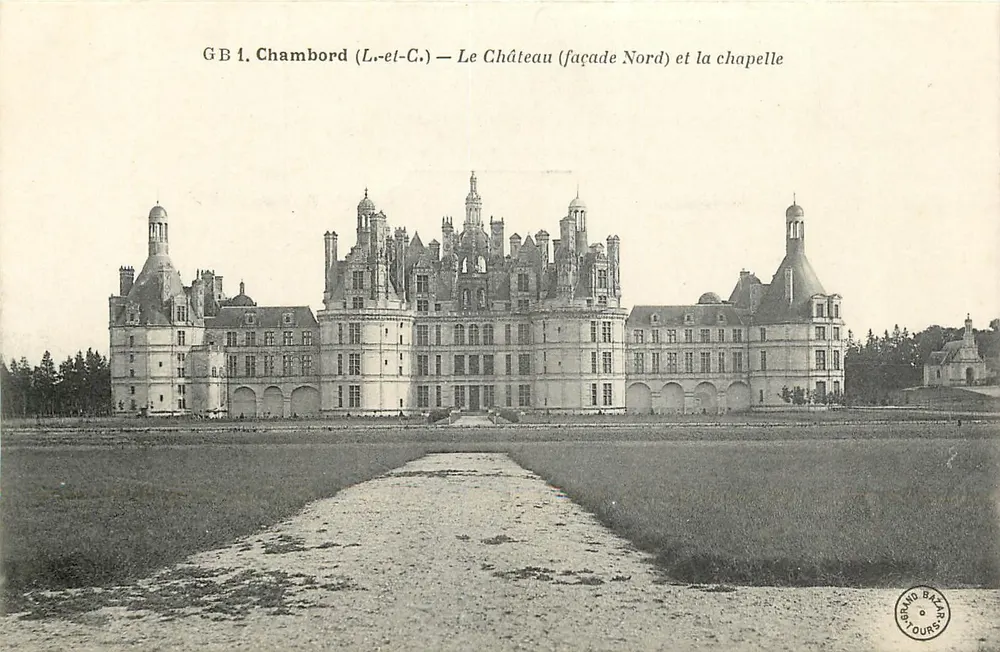 Chambord (Loir-et-Cher) — Das Schloss (Nordfassade) und die Kapelle — Verlag: Grand Baxury - Vorderseite