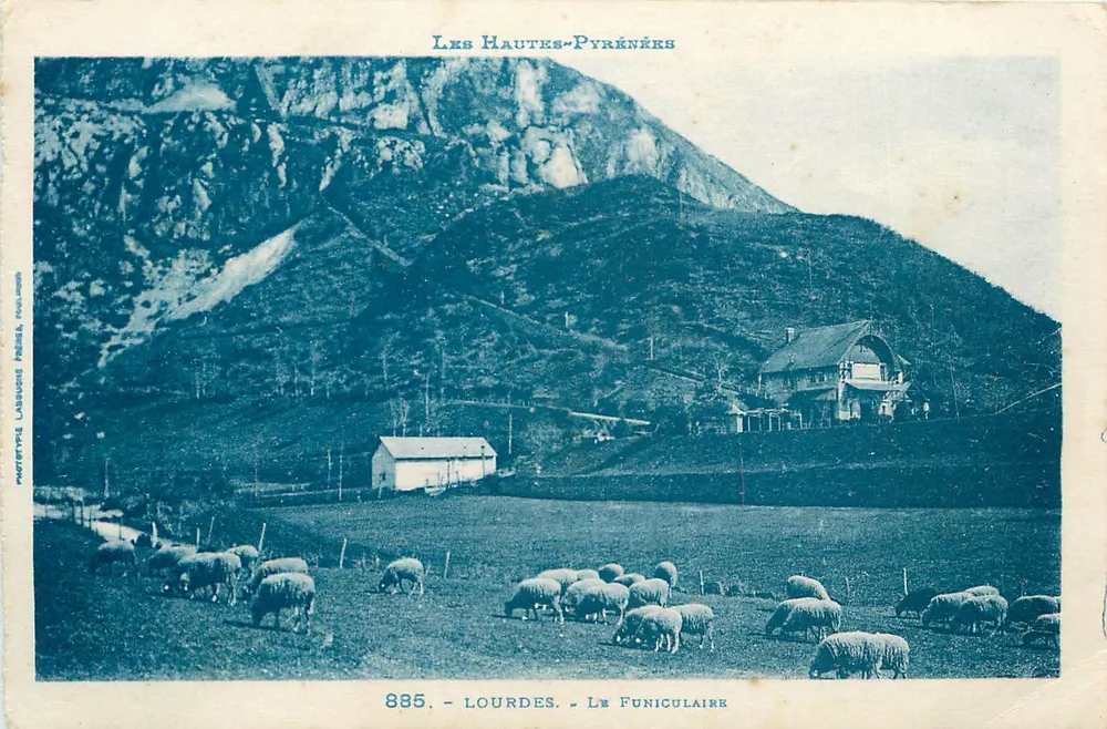 Lourdes - Le Funiculaire — Les Hautes-Pyrénées — Phototype Labeuse Presses, n°885 - Recto