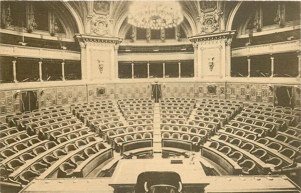 Sitzungssaal des Senats — Palast des Senats - Vorderseite
