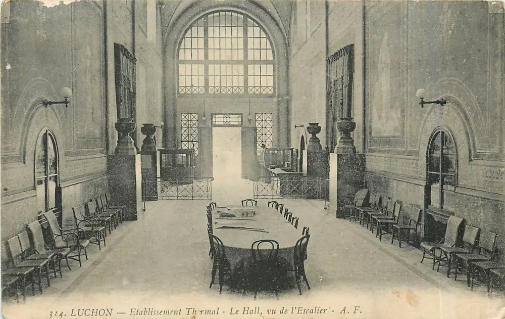 Luchon — Établissement Thermal — Le Hall, vu de l'Escalier — A.F. n°314 - Recto