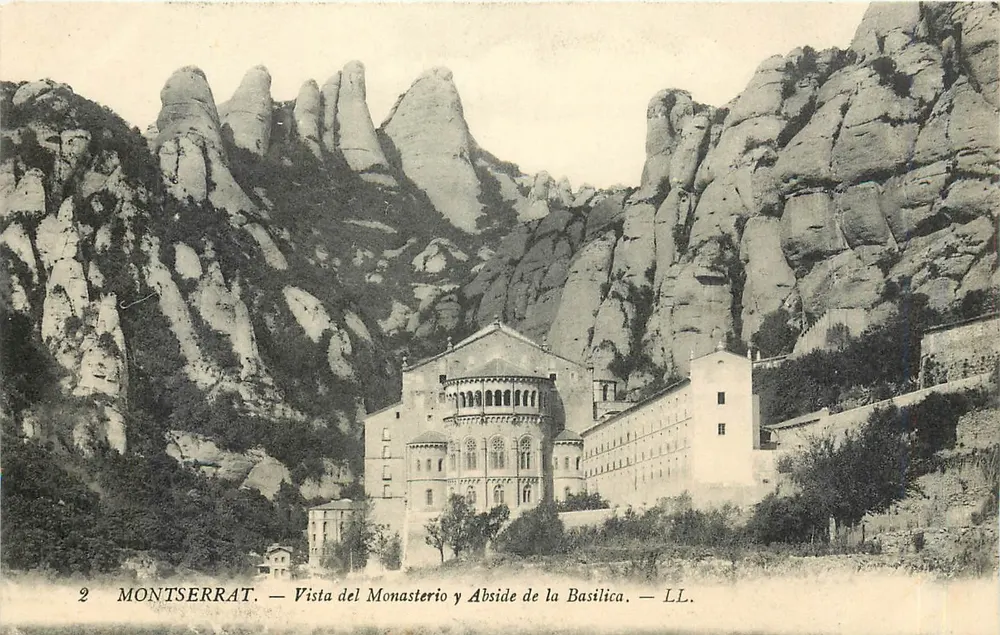 Montserrat — Vista del Monasterio y Abside de la Basilica — LL. - Recto