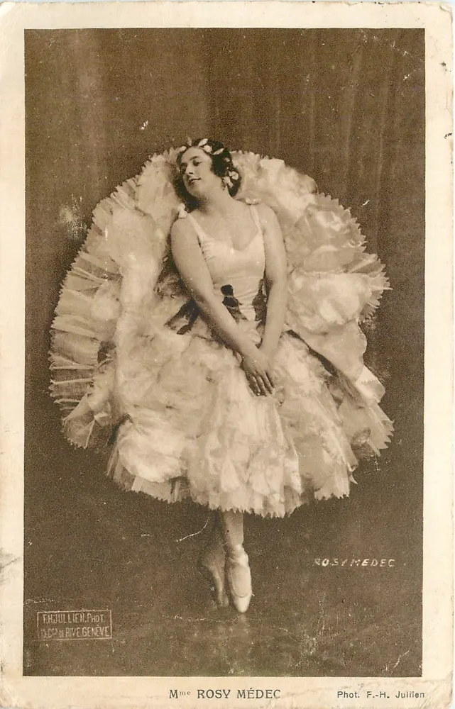 Mme Rosy Médec — ballerine en tutu blanc — Phot. F.-H. Julien, Genève - Frente