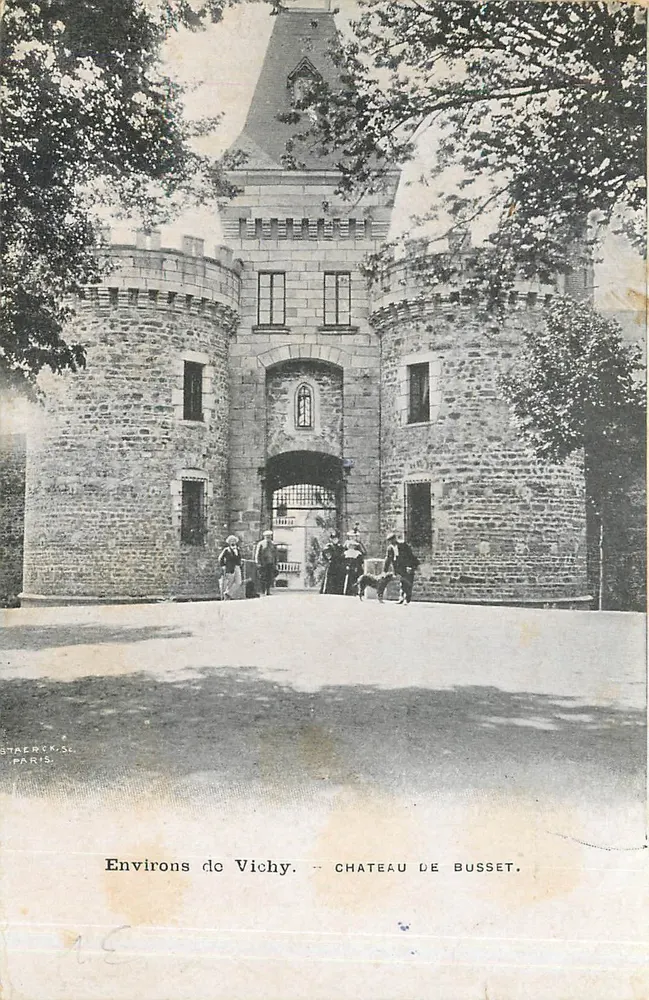 Arredores de Vichy — Castelo de Busset — Staerck, Paris - Frente