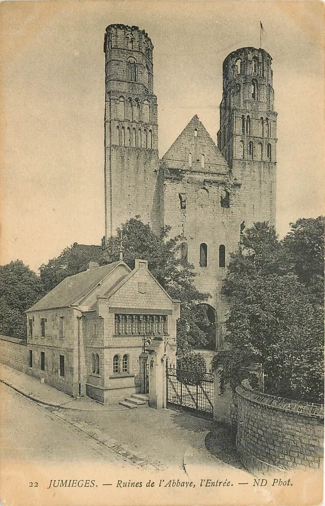 Jumieges — Ruínas da Abadia, a Entrada — ND Phot. - Frente