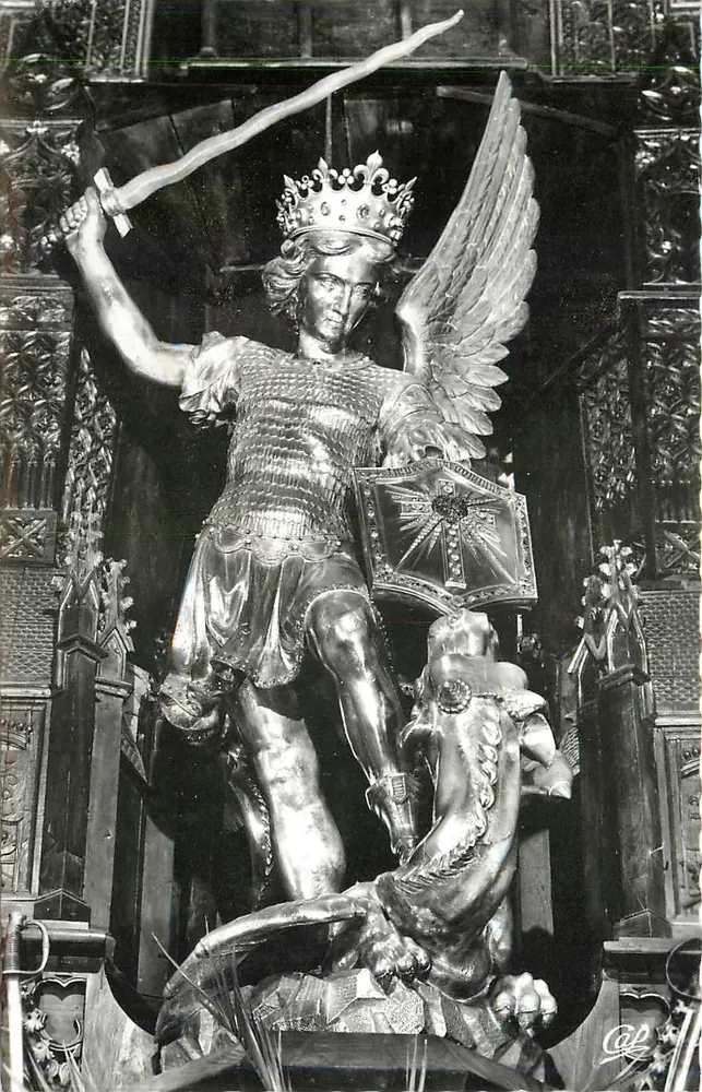 O Arcanjo São Miguel — estátua em metal dourado — Réal-Photo, n°223 - Frente