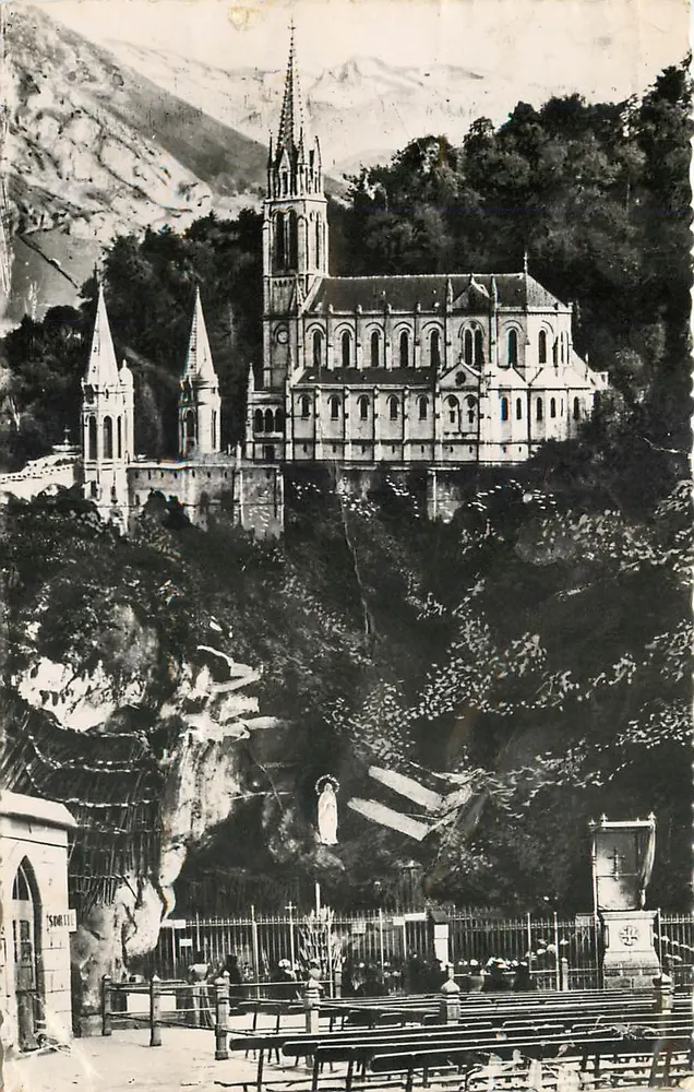 Lourdes — The Cave and the Basilica — Edition P. DOUZET, Lourdes - Front