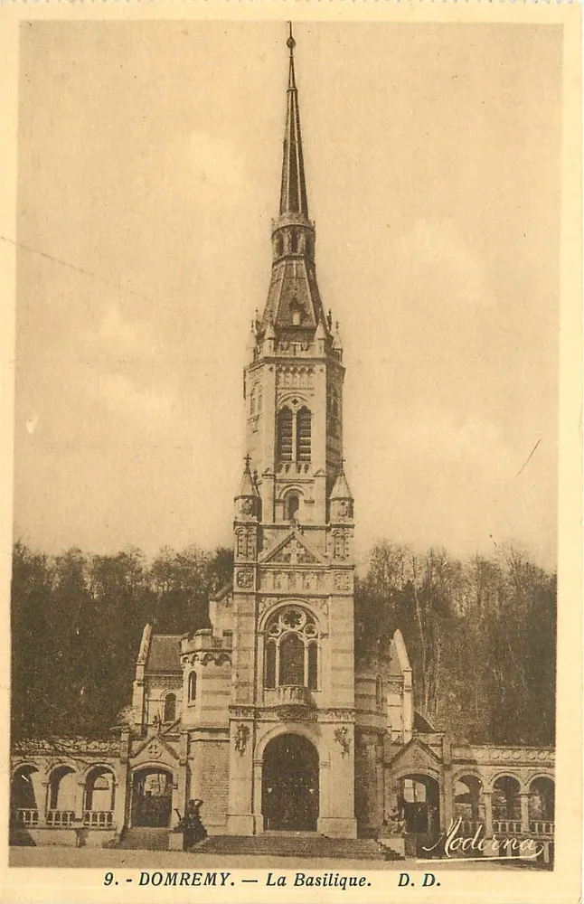 Domrémy — A Basílica — D. D. Moderna - Frente