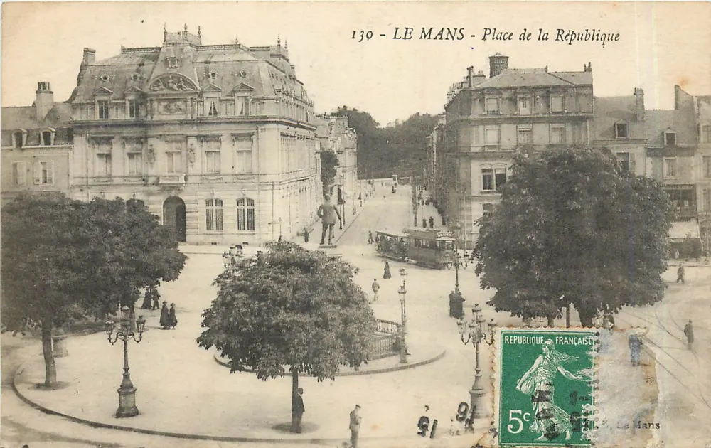 Le Mans - Plein de la République — uitzicht op het stadhuis en het tram — uitgever Le Mans, n° 130 - Voorkant
