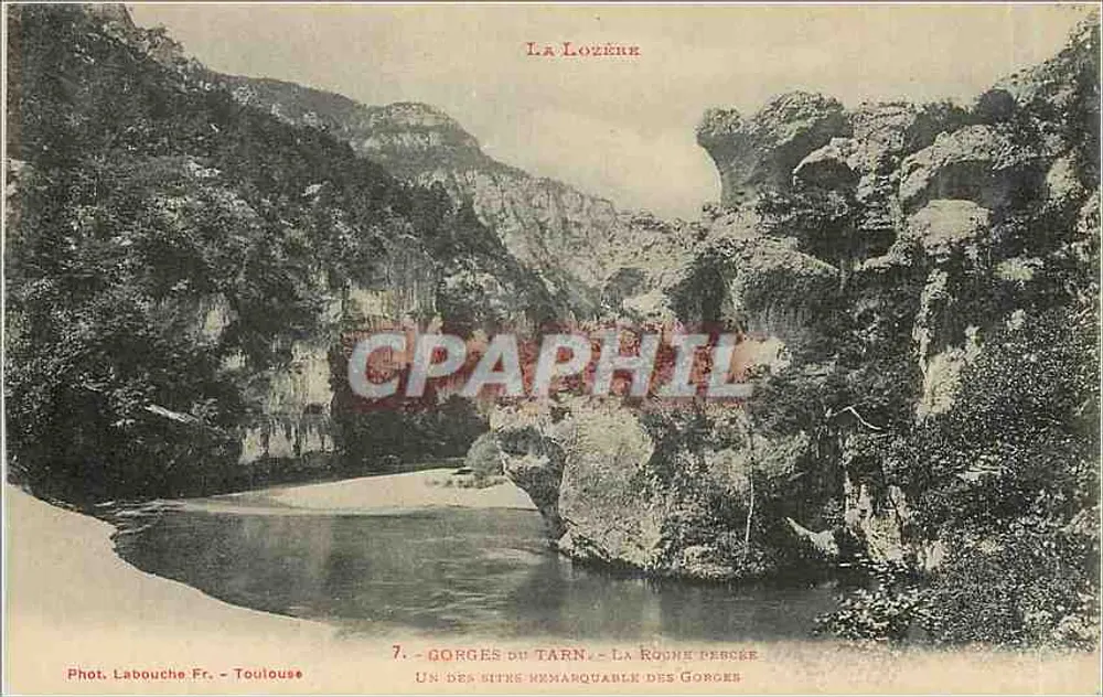 Góry Tarn — La Roche Percée — Fot. Labouche Fr. — Toulouse - Awers