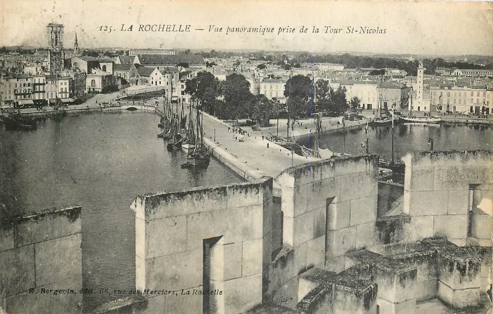 La Rochelle — Panoramablick vom Turm St-Nicolas — R. Bergevin, 68, rue des Merciers, La Rochelle - Vorderseite