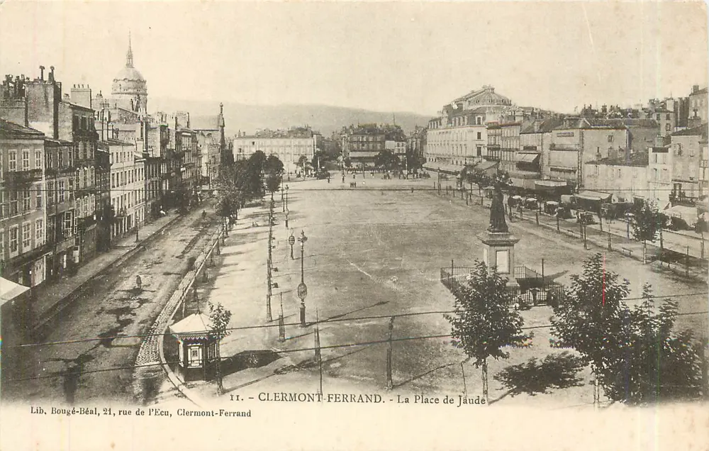 Clermont-Ferrand — A Praça de Jaude — Lib. Bougé-Béal, rua de l'Écu - Frente