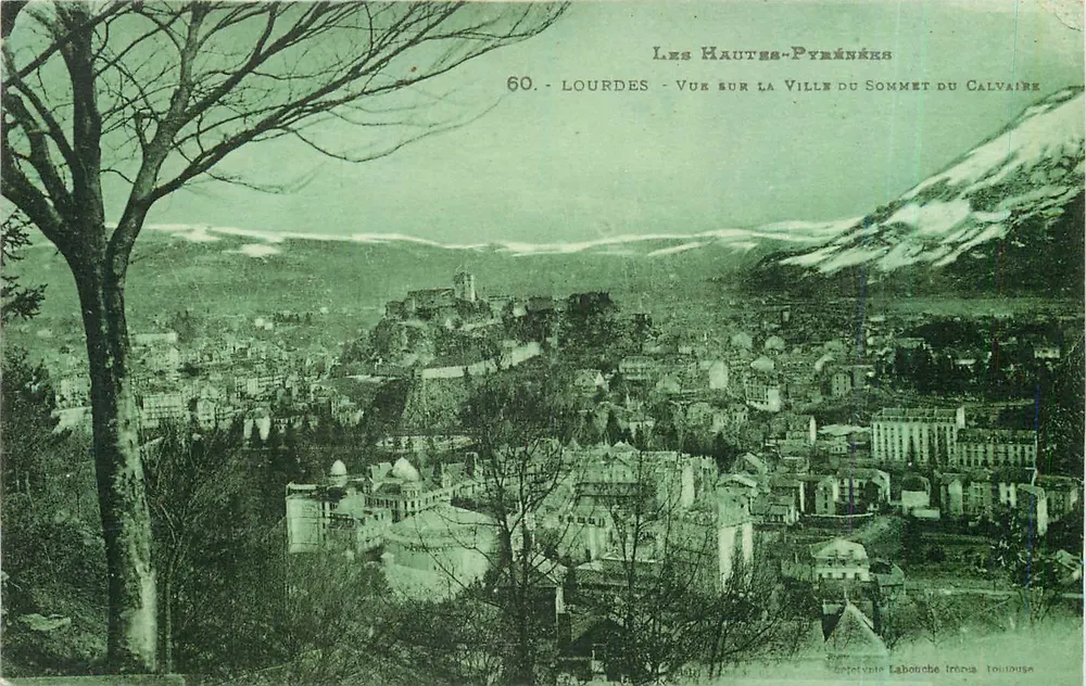 Lourdes — Blick auf die Stadt vom Gipfel des Calvaire — Labouche frères, Toulouse - Vorderseite
