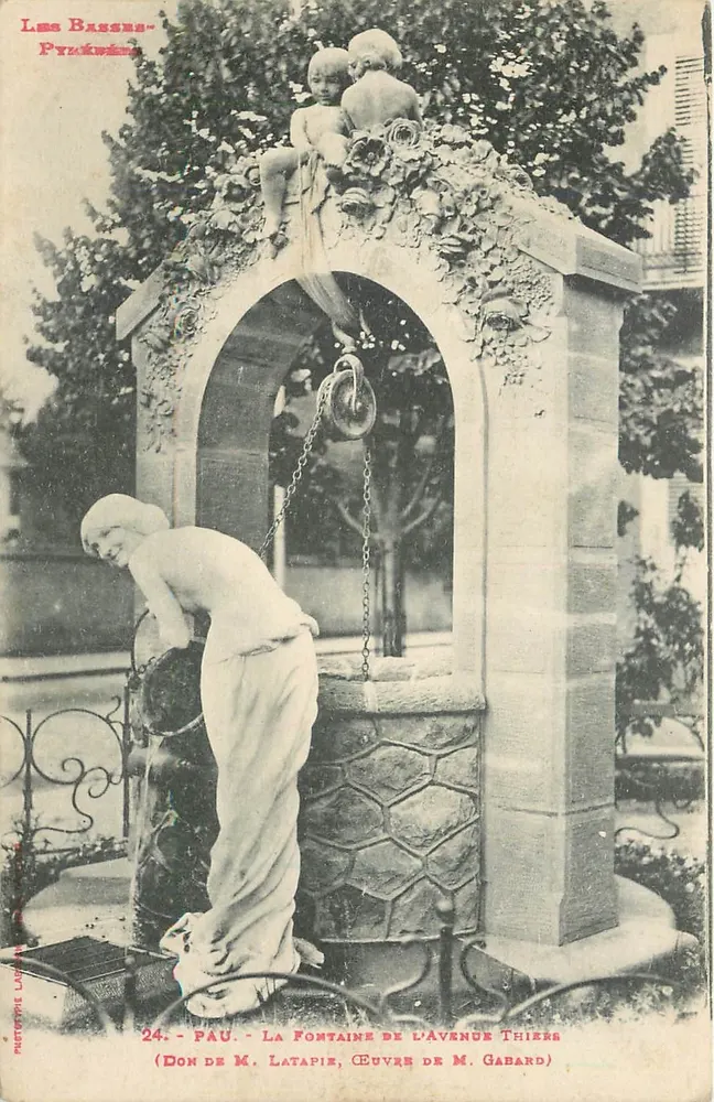 Pau - La Fontaine de l'Avenue Thiers — Don de M. Latapie, œuvre de M. Gabard - Recto