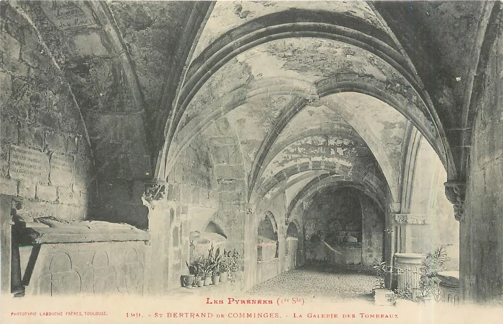 St Bertrand-de-Comminges — La Galerie des Tombeaux (11e Siècle) — Phototypie Labouche Frères, Toulouse - Recto
