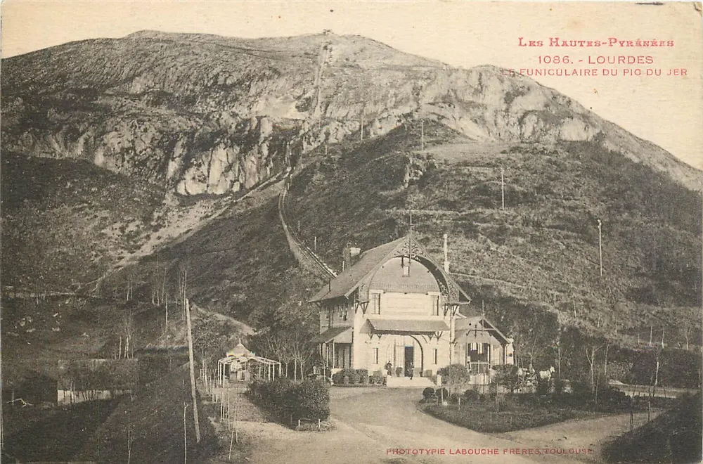 As Altas-Pirineus - Lourdes - O Funicular do Pic du Jer - Frente