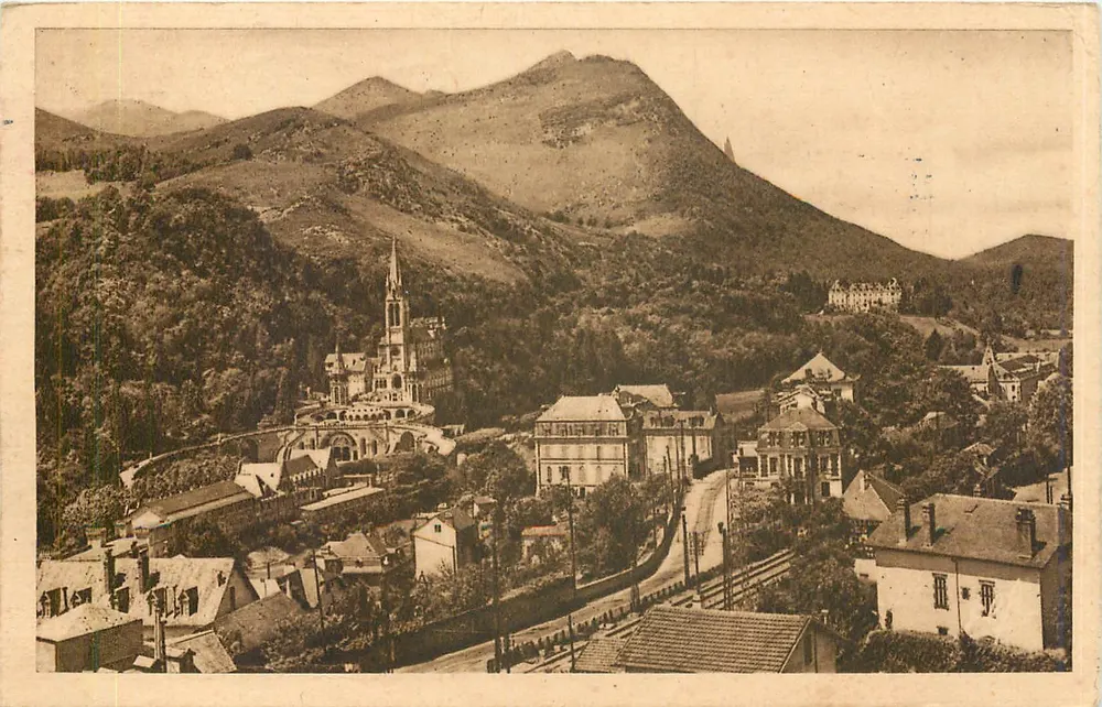 Lourdes — Allgemeiner Blick auf die Basilika von der Route de Pau — Éditions Générales sur la Route de Pau - Vorderseite