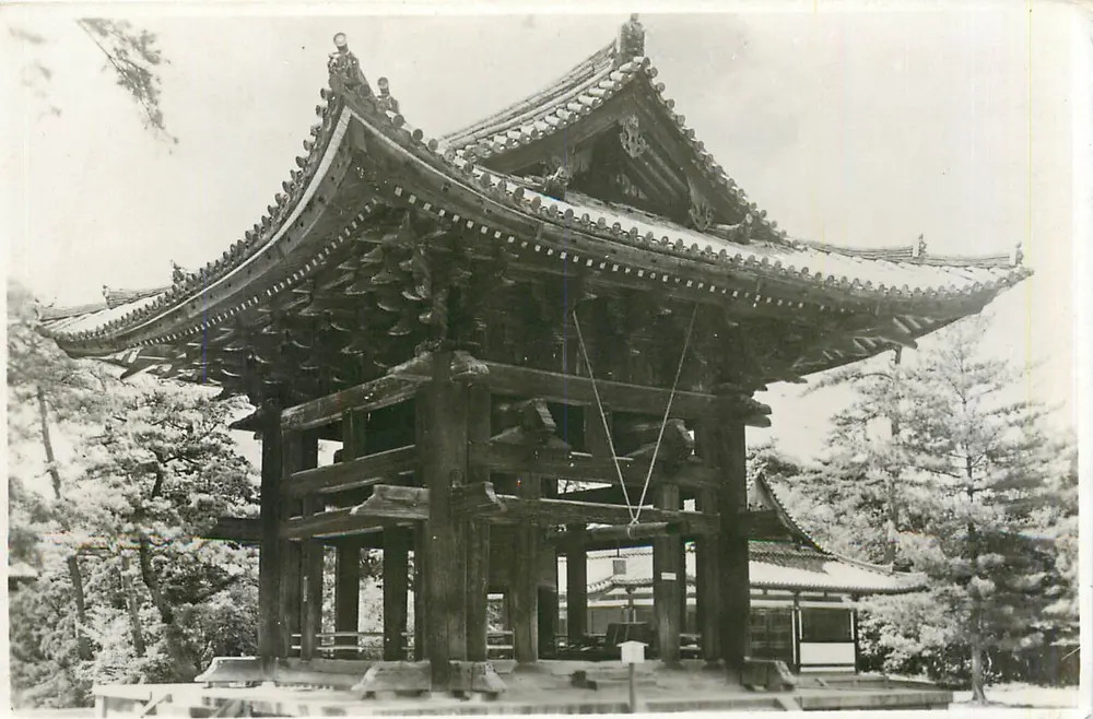 Templo Tōdai-ji — torre sineira — editor desconhecido - Frente