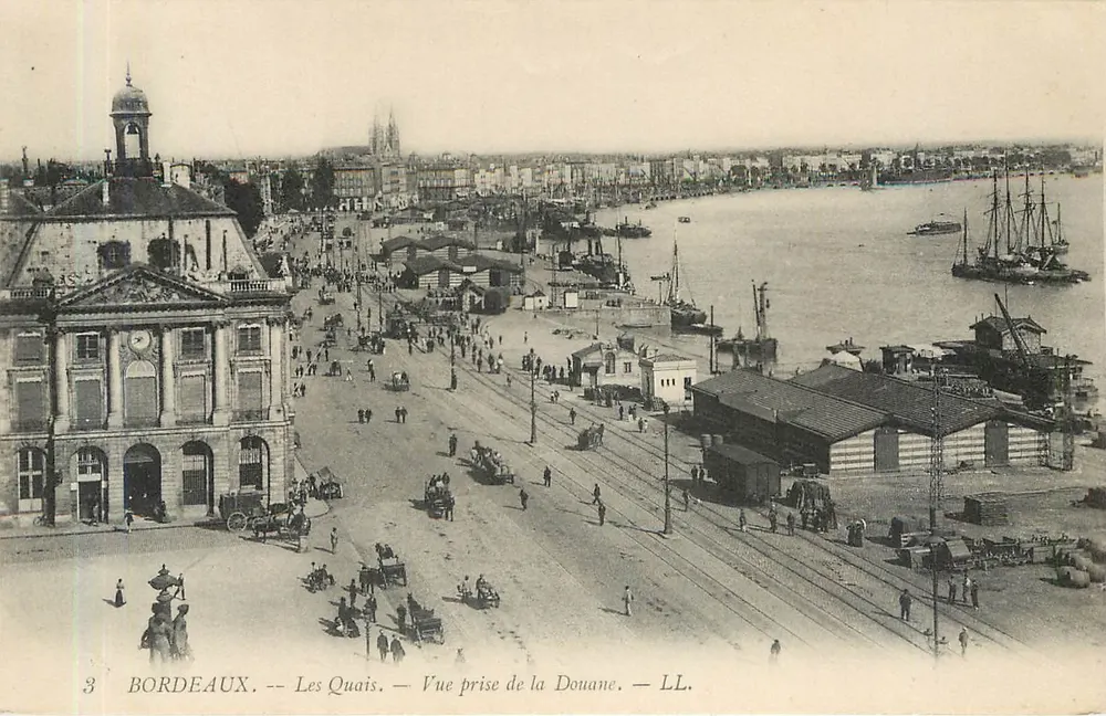Bordeaux — Les Quais — Vue prise de la Douane — LL. - Recto