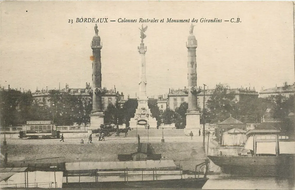 Bordeaux — Colonnes Rostrales et Monument des Girondins — C.B. - Recto