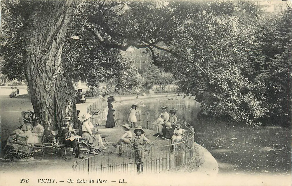 Vichy — A Corner of the Park — LL. n°276 - Front