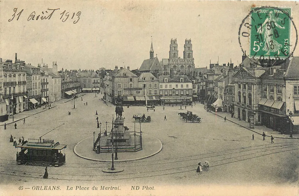 Orléans — A Praça do Martroi — ND Fot. n°45 - Frente