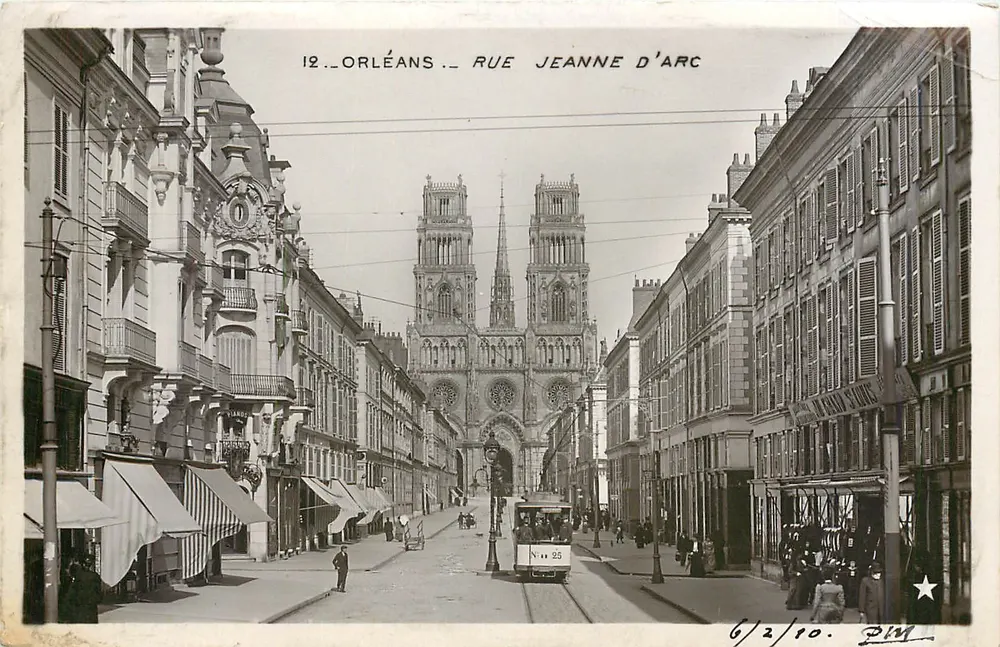 Orléans — Rue Jeanne d'Arc — vista com a catedral e um trem — editor PIM, n°12 - Frente