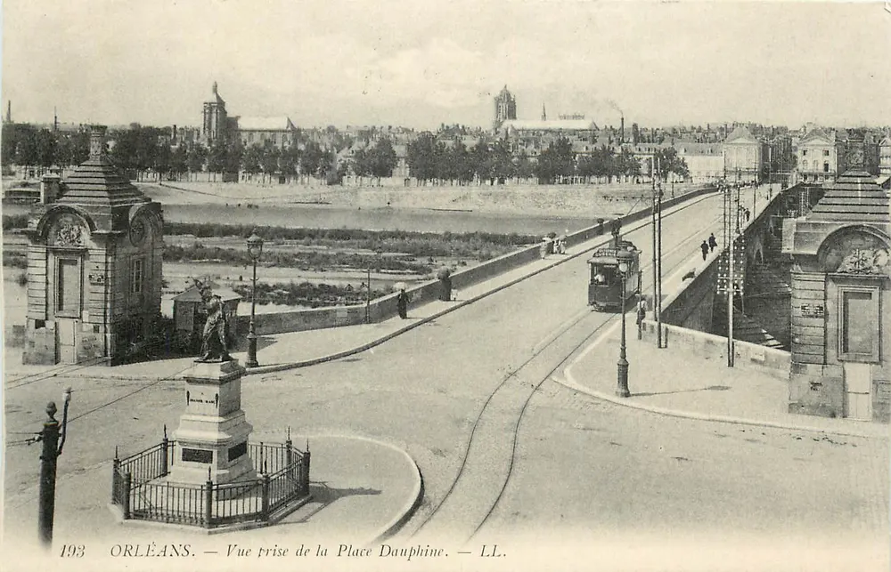 Orléans — Vue prise de la Place Dauphine — LL. - Recto