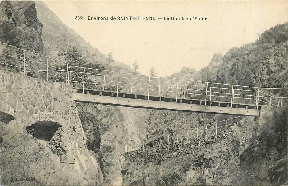 Ambiente de SAINT-ETIENNE — O Abismo do Inferno — Edição M. M. - Frente