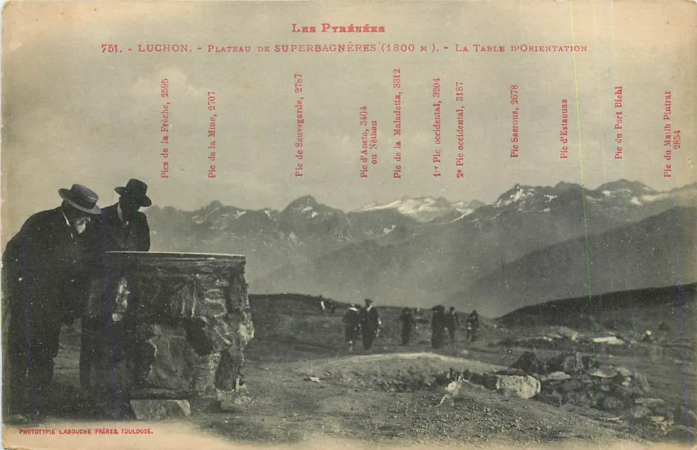 Die Pyrenäen - Luchon - Plateau de Superbagnères (1800 m) - Die Orientierungstafel - Vorderseite