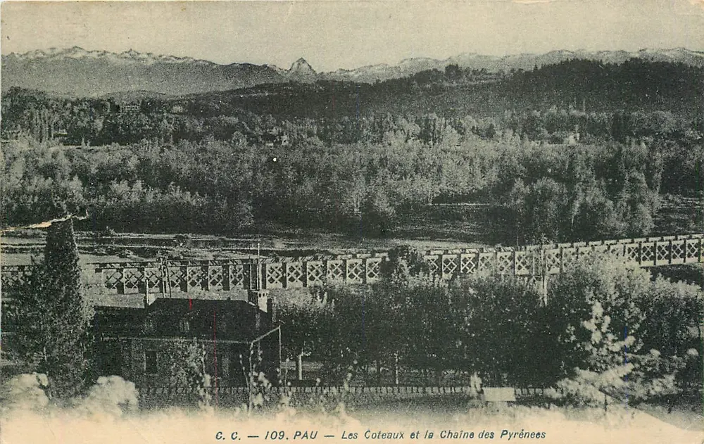 Les Coteaux et la Chaîne des Pyrénées — C.C. — 109. PAU - Recto