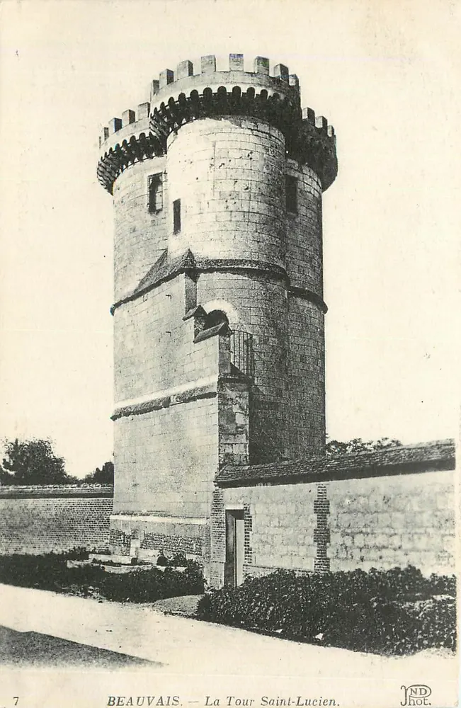 Beauvais — Torre Saint-Lucien — ND Fot. - Frente
